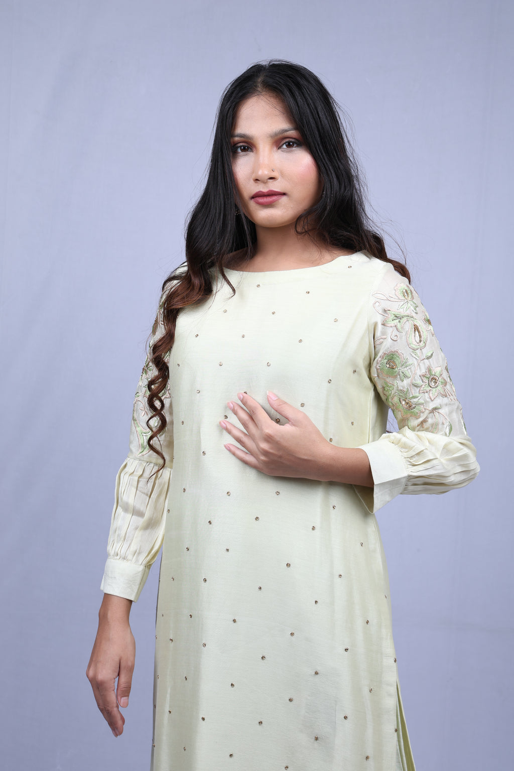 Cream Kurta set with floral embroidery