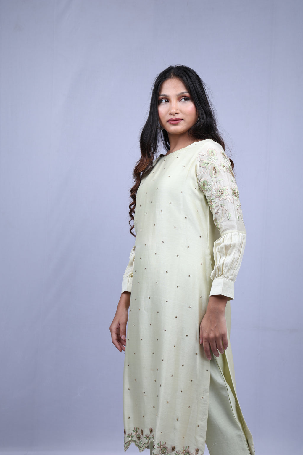 Cream Kurta set with floral embroidery