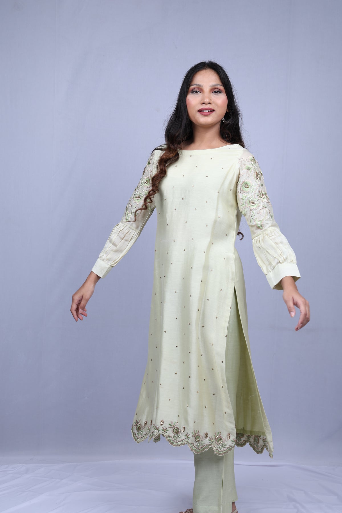 Cream Kurta set with floral embroidery