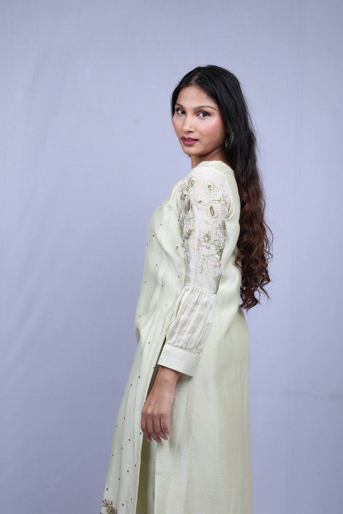 Cream Kurta set with floral embroidery