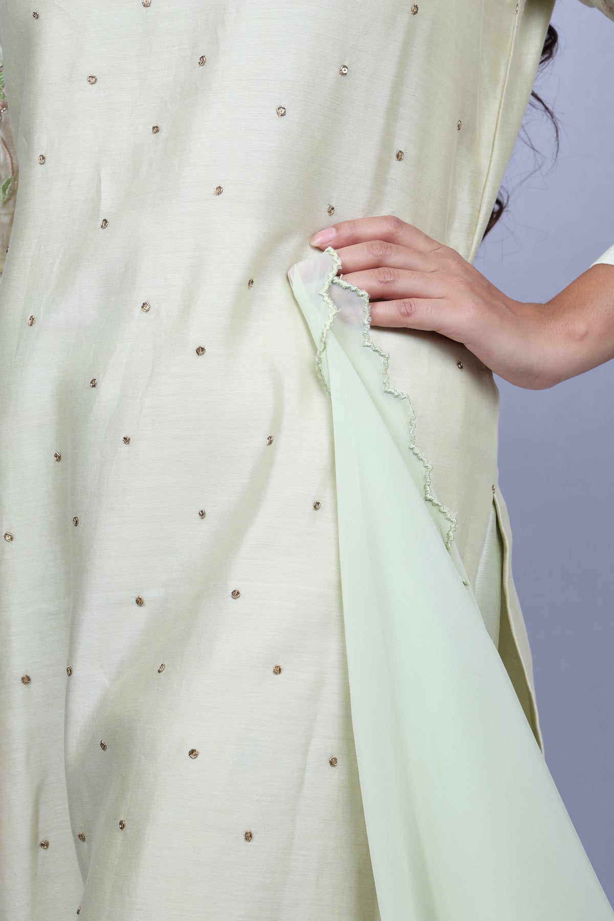 Cream Kurta set with floral embroidery