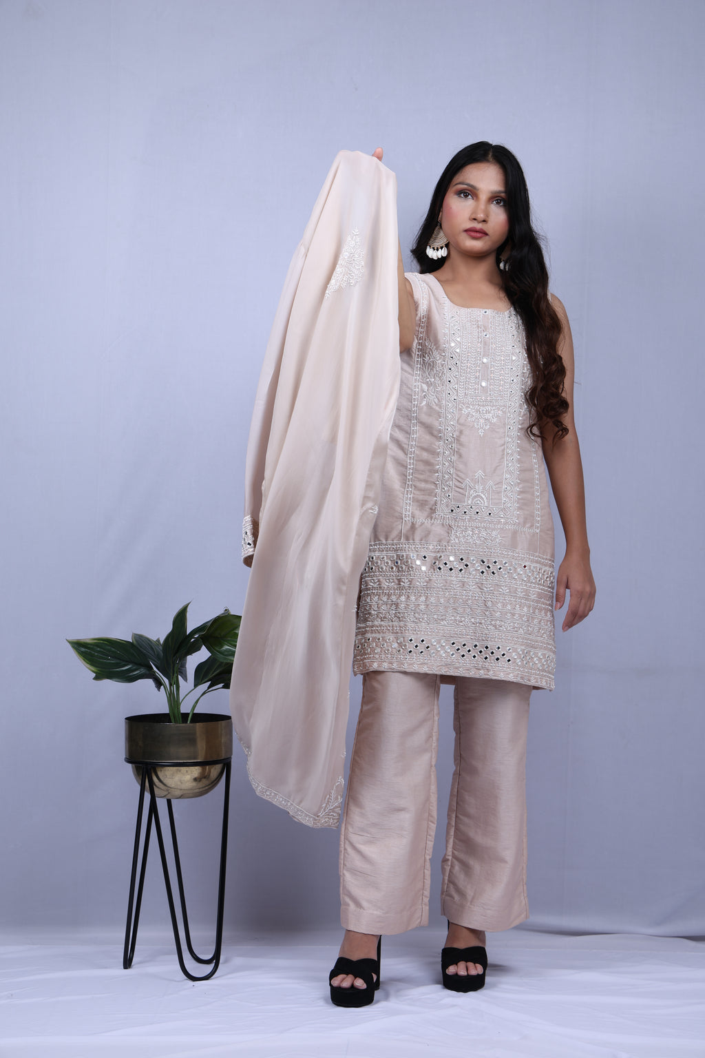 off-white Sleveless Kurta Set with Dupatta
