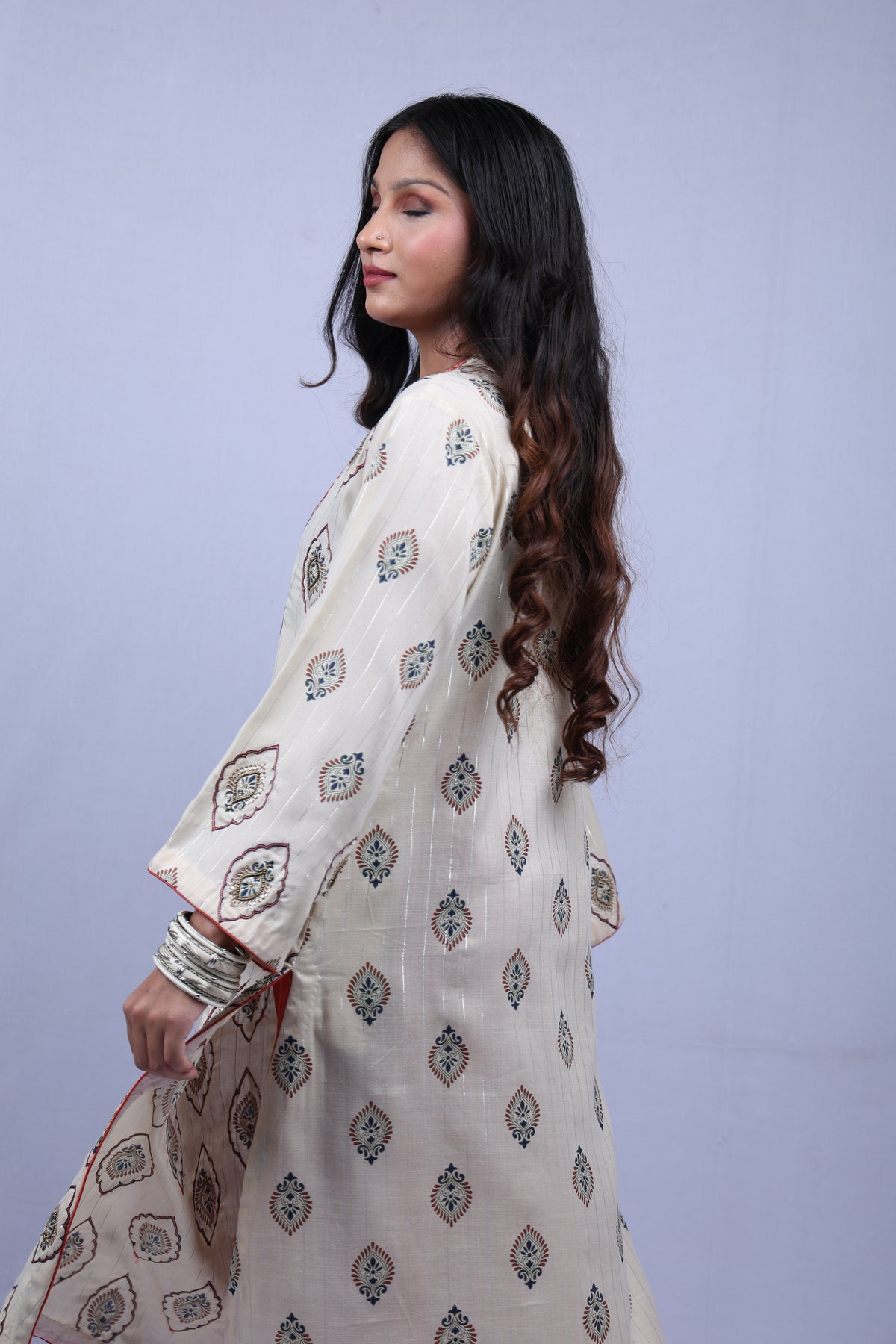 Off-white blaock design kurta set