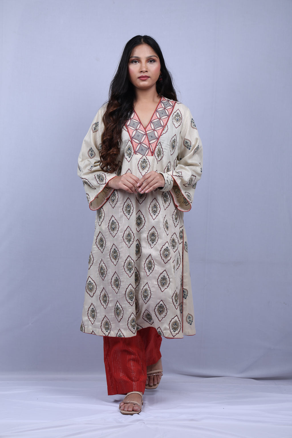 Off-white blaock design kurta set